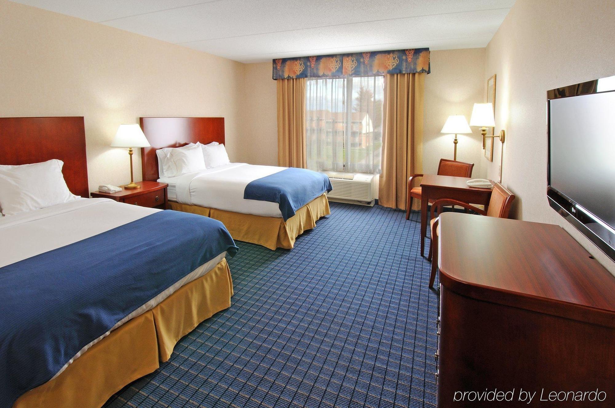 Holiday Inn Express & Suites - Belleville By Ihg Habitación foto