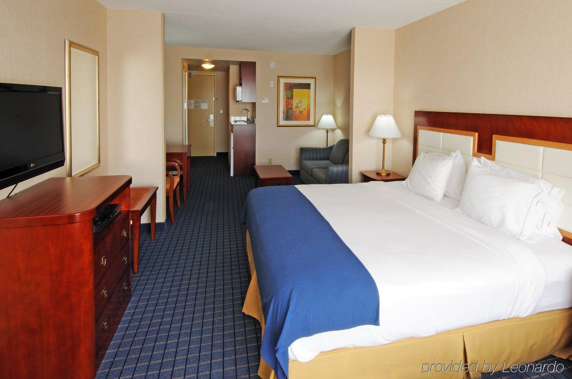 Holiday Inn Express & Suites - Belleville By Ihg Habitación foto