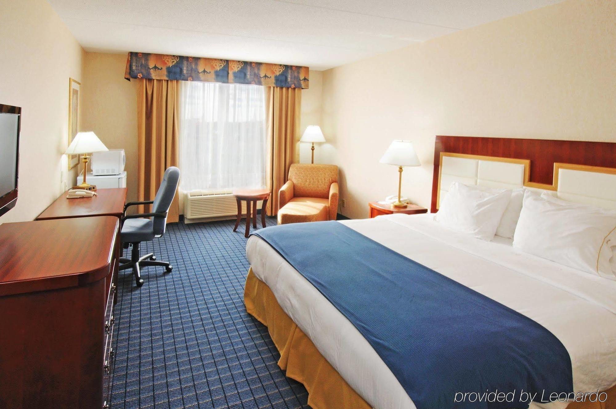 Holiday Inn Express & Suites - Belleville By Ihg Habitación foto