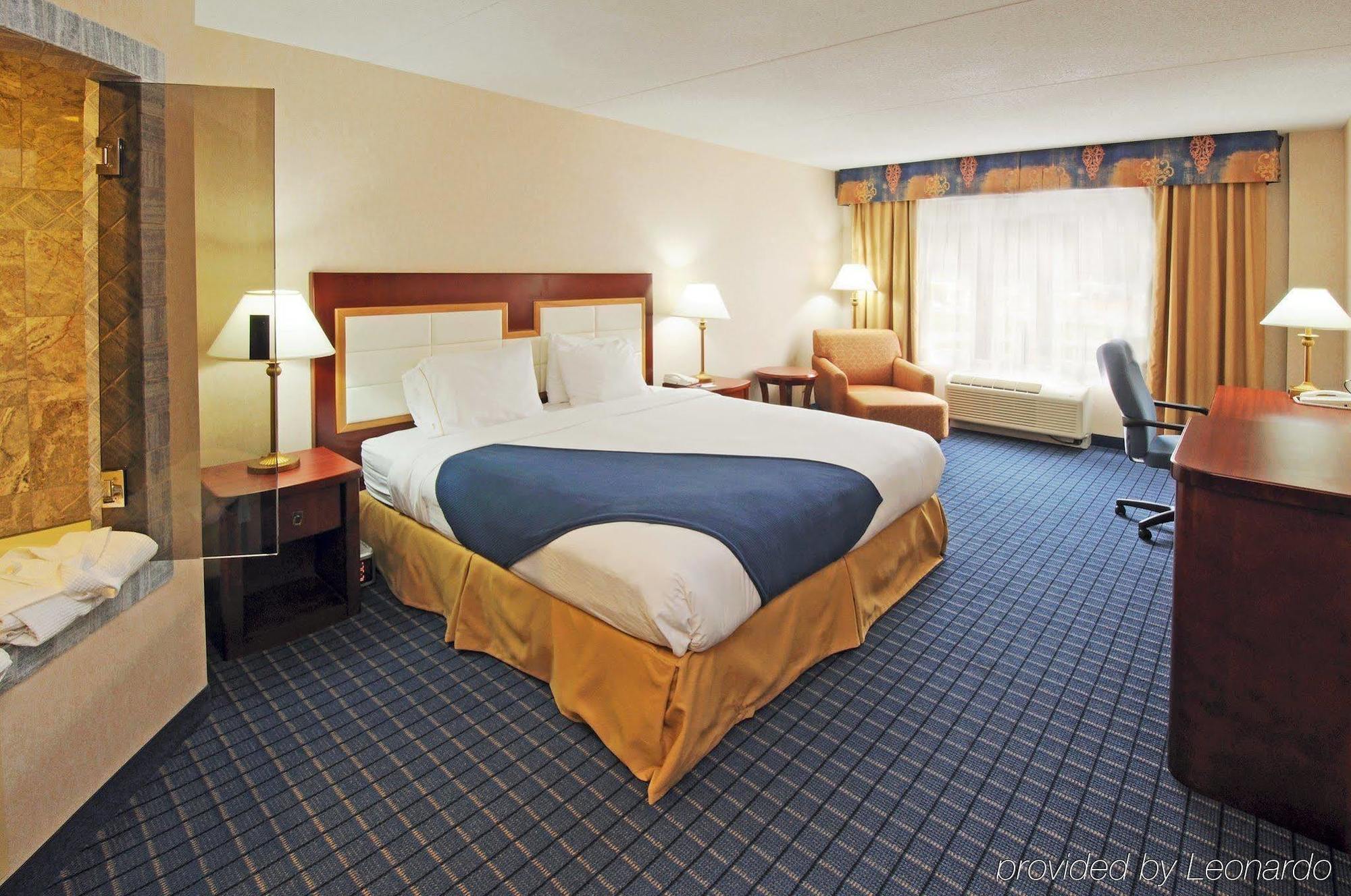 Holiday Inn Express & Suites - Belleville, An Ihg Hotel Habitación foto